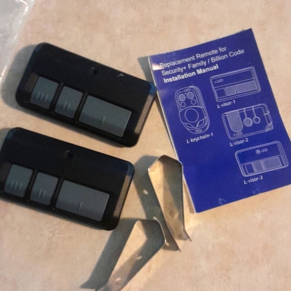 Extra / Replacement garage door openers - Picture 2 of 3